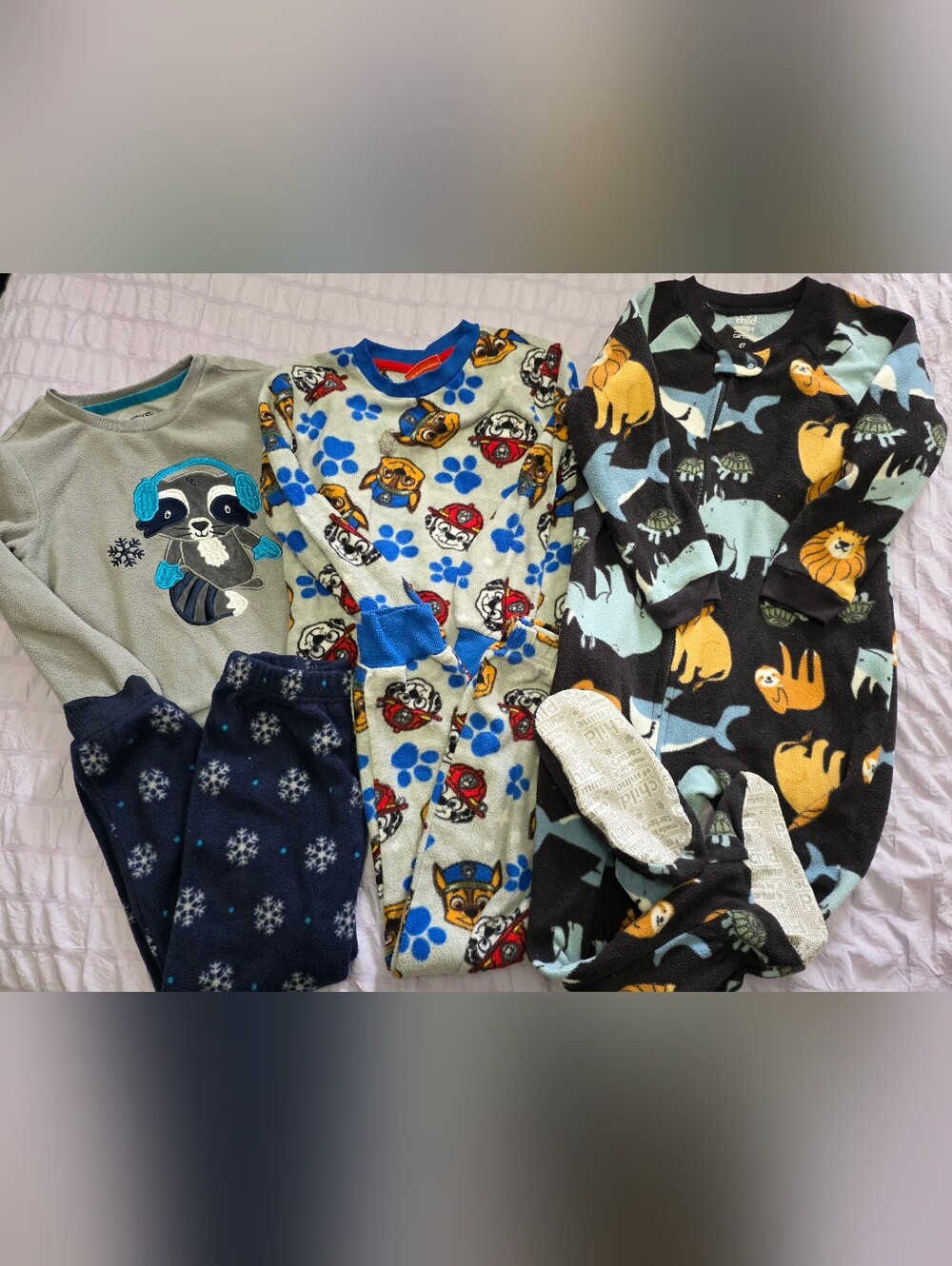 ✨️3/$25✨️ Bundle Of Kids Fleece Pajamas 4T